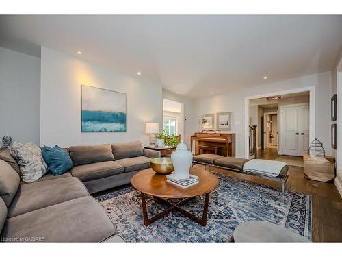 1460 Albion Avenue, Oakville, ON - Indoor Photo Showing Living Room