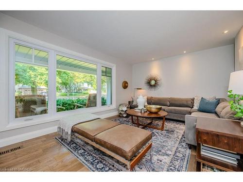 1460 Albion Avenue, Oakville, ON - Indoor Photo Showing Living Room