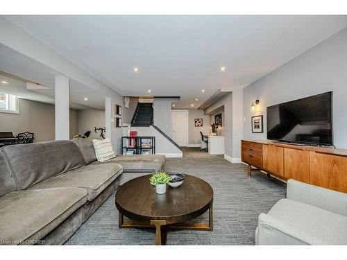 1460 Albion Avenue, Oakville, ON - Indoor Photo Showing Living Room