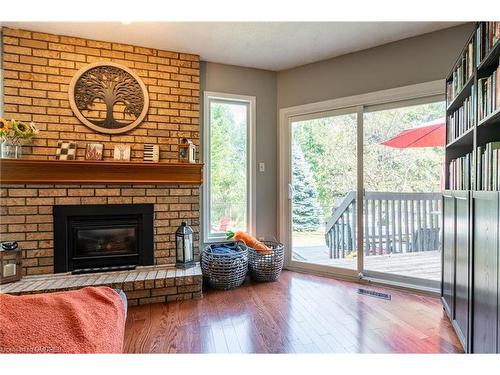 2495 Headon Road, Burlington, ON - Indoor Photo Showing Living Room With Fireplace