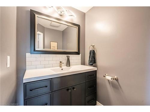 2495 Headon Road, Burlington, ON - Indoor Photo Showing Bathroom