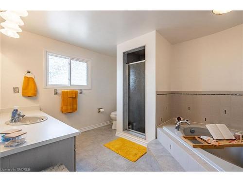 2495 Headon Road, Burlington, ON - Indoor Photo Showing Bathroom