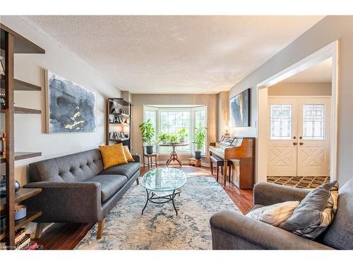 2495 Headon Road, Burlington, ON - Indoor Photo Showing Living Room