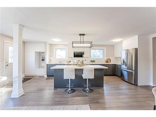 1266 Pallatine Drive, Oakville, ON - Indoor Photo Showing Kitchen With Upgraded Kitchen