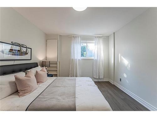 1266 Pallatine Drive, Oakville, ON - Indoor Photo Showing Bedroom