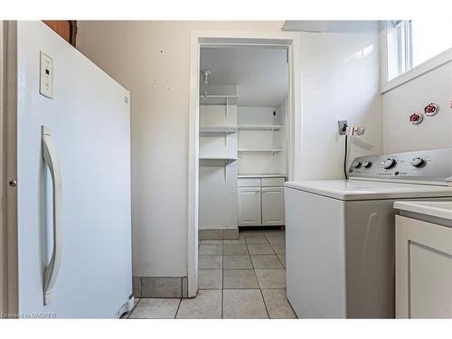 1266 Pallatine Drive, Oakville, ON - Indoor Photo Showing Laundry Room