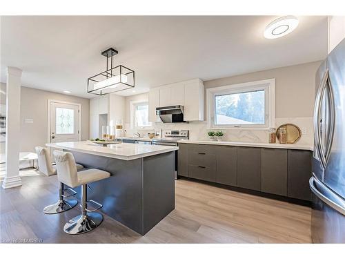 1266 Pallatine Drive, Oakville, ON - Indoor Photo Showing Kitchen With Double Sink With Upgraded Kitchen