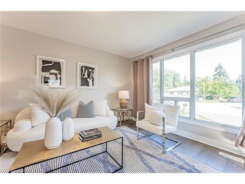 1266 Pallatine Drive, Oakville, ON - Indoor Photo Showing Living Room