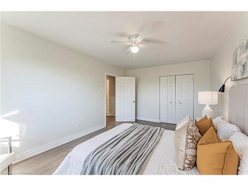 1266 Pallatine Drive, Oakville, ON - Indoor Photo Showing Bedroom