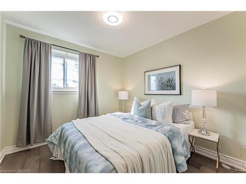 1266 Pallatine Drive, Oakville, ON - Indoor Photo Showing Bedroom