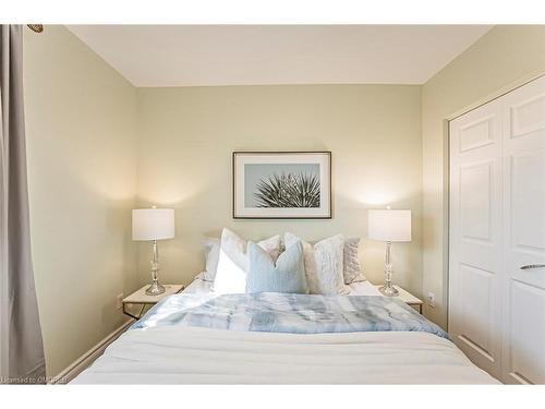 1266 Pallatine Drive, Oakville, ON - Indoor Photo Showing Bedroom