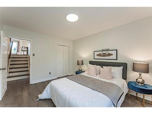 1266 Pallatine Drive, Oakville, ON - Indoor Photo Showing Bedroom