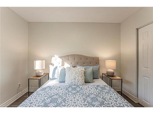 1266 Pallatine Drive, Oakville, ON - Indoor Photo Showing Bedroom