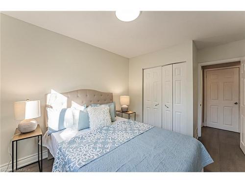 1266 Pallatine Drive, Oakville, ON - Indoor Photo Showing Bedroom