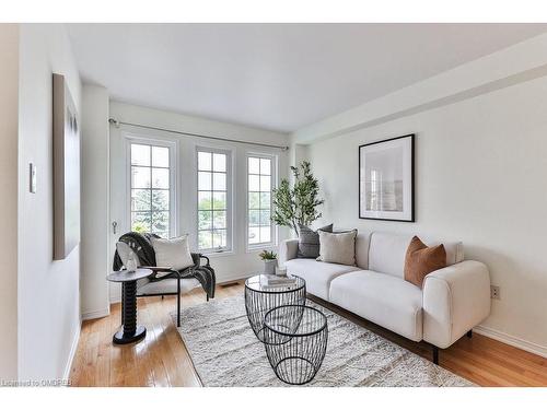 180-4950 Albina Way, Mississauga, ON - Indoor Photo Showing Living Room