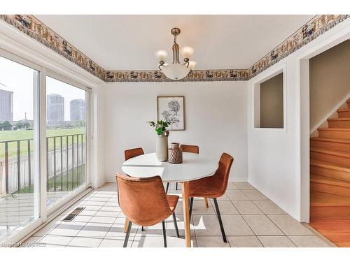 180-4950 Albina Way, Mississauga, ON - Indoor Photo Showing Dining Room