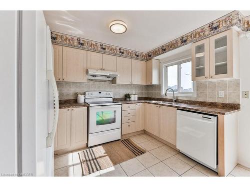 180-4950 Albina Way, Mississauga, ON - Indoor Photo Showing Kitchen