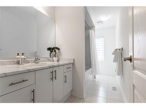 228 Edgar Bonner Avenue, Rockwood, ON - Indoor Photo Showing Bathroom