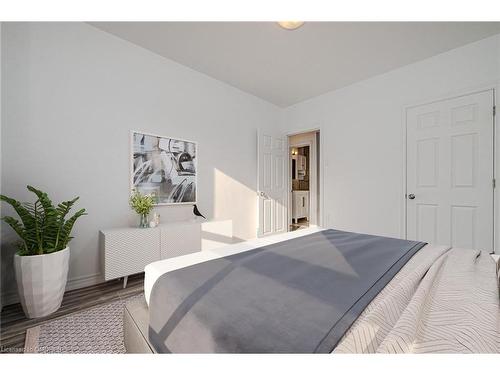 23 St Patrick Street, St. Catharines, ON - Indoor Photo Showing Bedroom