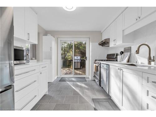 20 Moss Place, Guelph, ON - Indoor Photo Showing Kitchen