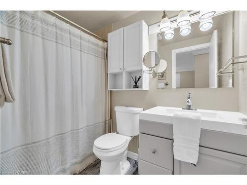 20 Moss Place, Guelph, ON - Indoor Photo Showing Bathroom