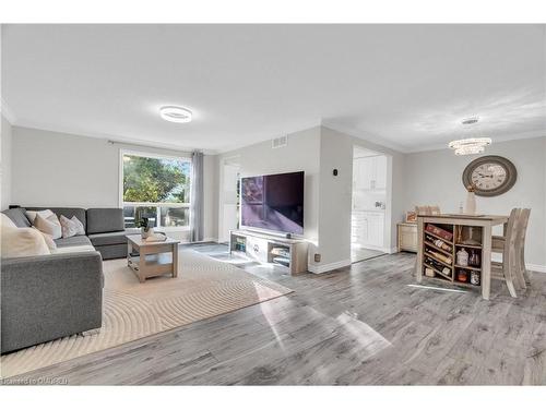 20 Moss Place, Guelph, ON - Indoor Photo Showing Living Room