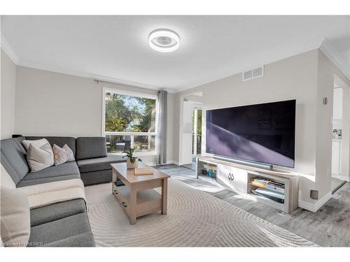 20 Moss Place, Guelph, ON - Indoor Photo Showing Living Room