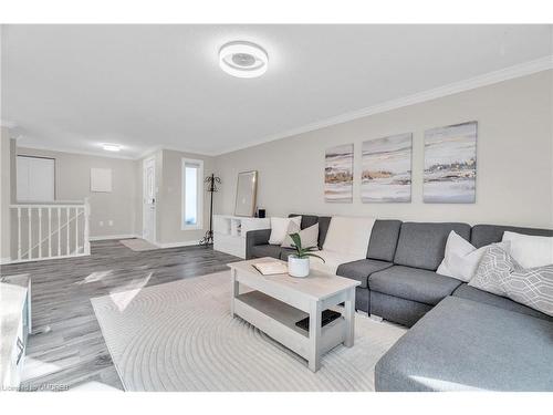 20 Moss Place, Guelph, ON - Indoor Photo Showing Living Room