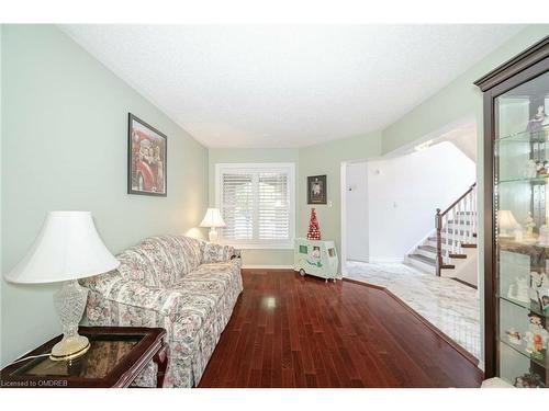 2873 Cartwright Crescent, Mississauga, ON - Indoor Photo Showing Living Room