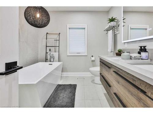 2204 Shardawn Mews, Mississauga, ON - Indoor Photo Showing Bathroom