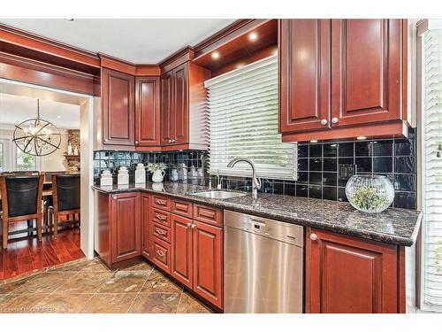 27 Southaven Place, Oakville, ON - Indoor Photo Showing Kitchen