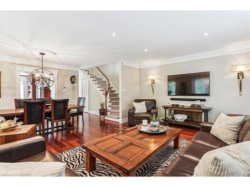 27 Southaven Place, Oakville, ON - Indoor Photo Showing Living Room