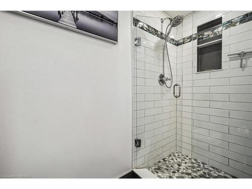 239 Jolliffe Avenue, Rockwood, ON - Indoor Photo Showing Bathroom