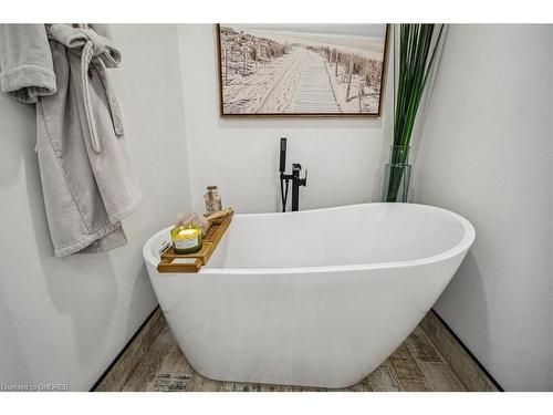 239 Jolliffe Avenue, Rockwood, ON - Indoor Photo Showing Bathroom