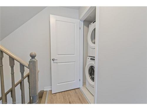 320-349 Wheat Boom Drive, Oakville, ON - Indoor Photo Showing Laundry Room