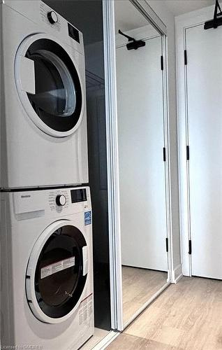 4901-319 Jarvis Street, Toronto, ON - Indoor Photo Showing Laundry Room