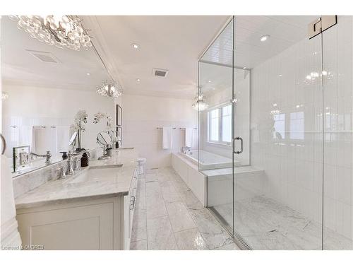 3293 Lakeshore Road, Burlington, ON - Indoor Photo Showing Bathroom