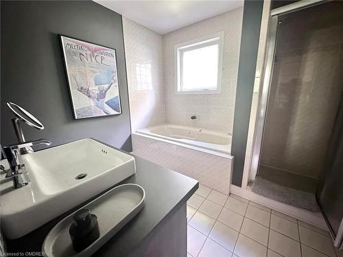 8-141 Welland Vale Road, St. Catharines, ON - Indoor Photo Showing Bathroom