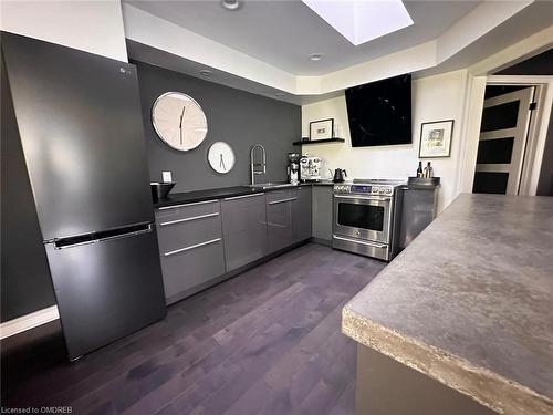 8-141 Welland Vale Road, St. Catharines, ON - Indoor Photo Showing Kitchen