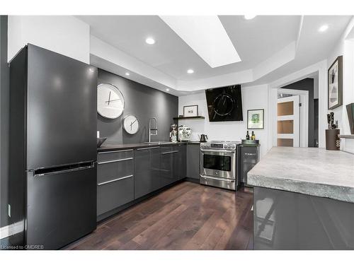 8-141 Welland Vale Road, St. Catharines, ON - Indoor Photo Showing Kitchen