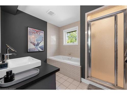 8-141 Welland Vale Road, St. Catharines, ON - Indoor Photo Showing Bathroom