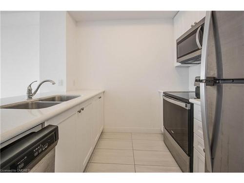 715-450 Dundas Street East, Hamilton, ON - Indoor Photo Showing Kitchen With Double Sink