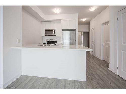 715-450 Dundas Street East, Hamilton, ON - Indoor Photo Showing Kitchen