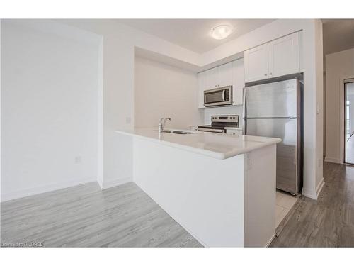 715-450 Dundas Street East, Hamilton, ON - Indoor Photo Showing Kitchen