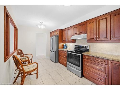 1402-2185 Marine Drive, Oakville, ON - Indoor Photo Showing Kitchen