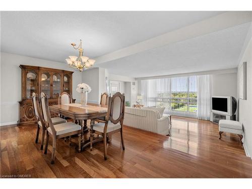 1402-2185 Marine Drive, Oakville, ON - Indoor Photo Showing Dining Room