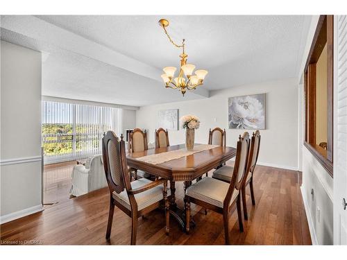 1402-2185 Marine Drive, Oakville, ON - Indoor Photo Showing Dining Room