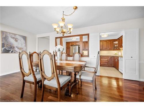 1402-2185 Marine Drive, Oakville, ON - Indoor Photo Showing Dining Room