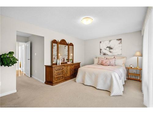 1402-2185 Marine Drive, Oakville, ON - Indoor Photo Showing Bedroom