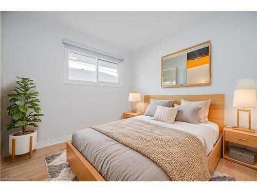 Main-38 Endfield Avenue, Hamilton, ON - Indoor Photo Showing Bedroom